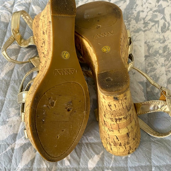 Sandals Heels Wedge Gold Size 8 1/2 - Picture 5 of 7